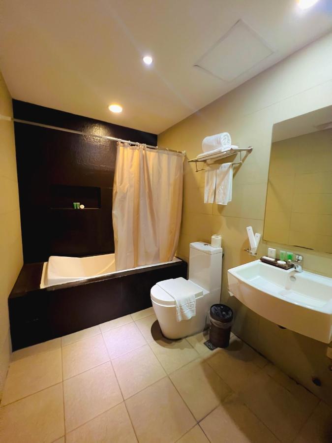 88 Courtyard Hotel Pasay Ngoại thất bức ảnh