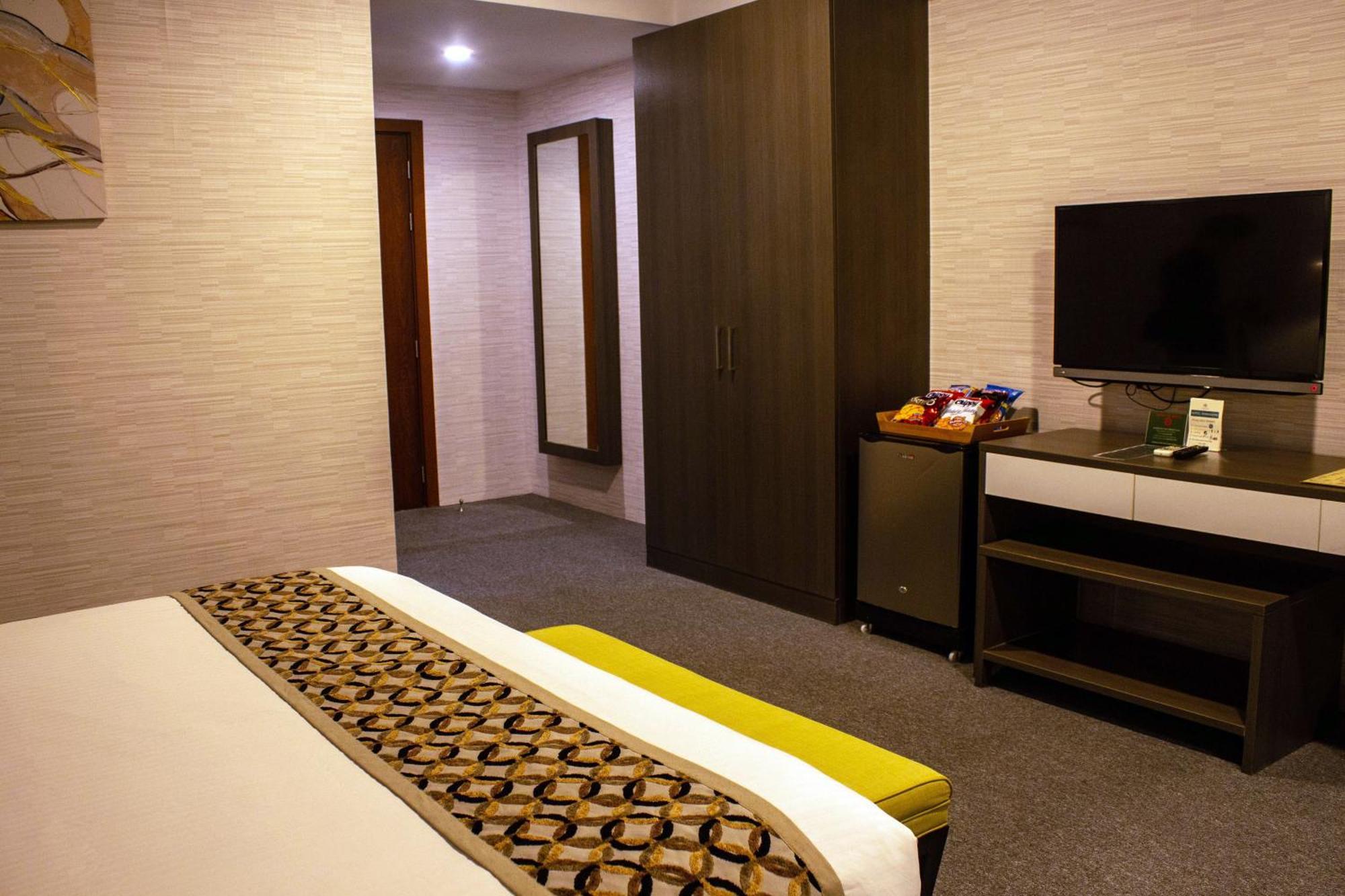 88 Courtyard Hotel Pasay Ngoại thất bức ảnh