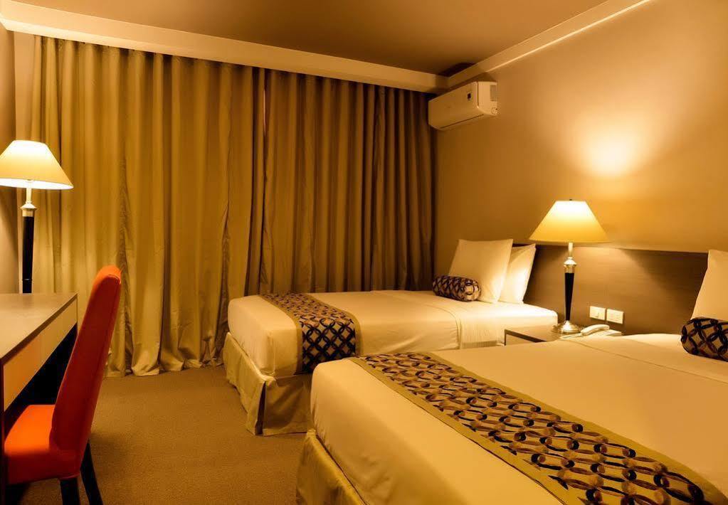 88 Courtyard Hotel Pasay Ngoại thất bức ảnh