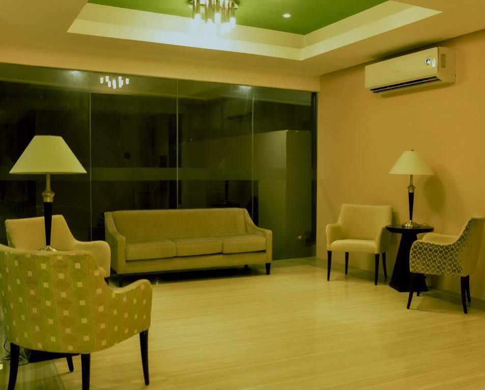 88 Courtyard Hotel Pasay Ngoại thất bức ảnh