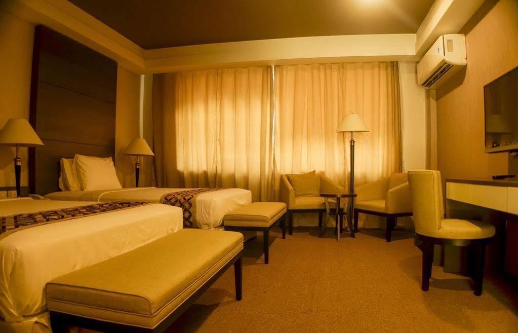 88 Courtyard Hotel Pasay Ngoại thất bức ảnh